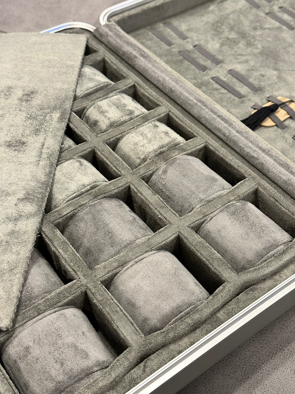 The Horologer’s Vault – Luxury Briefcase Watch Case (Silver)